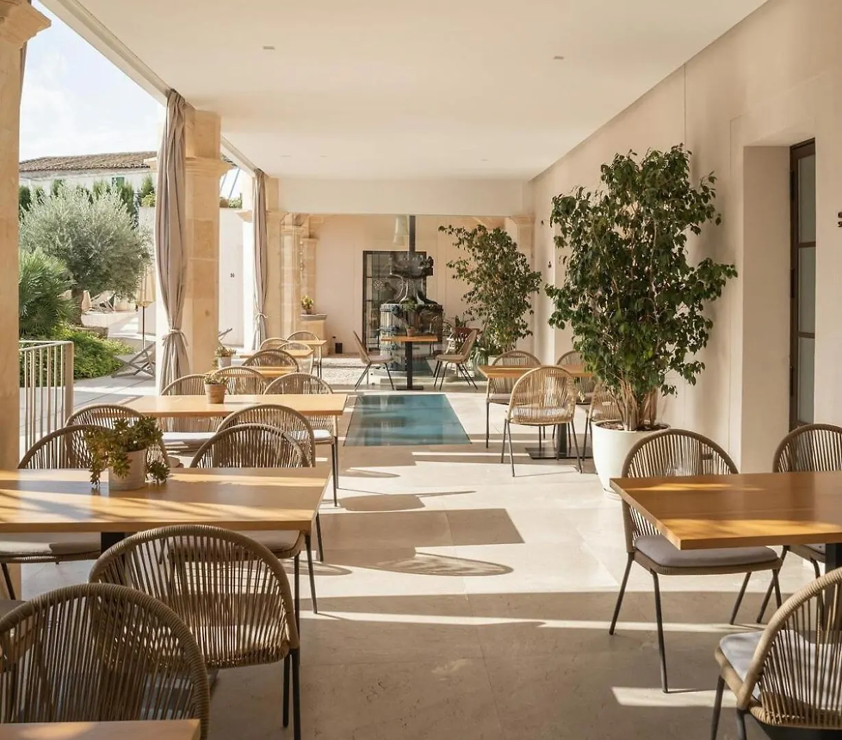 Ynaira Hotel & Spa Ariany 4*,